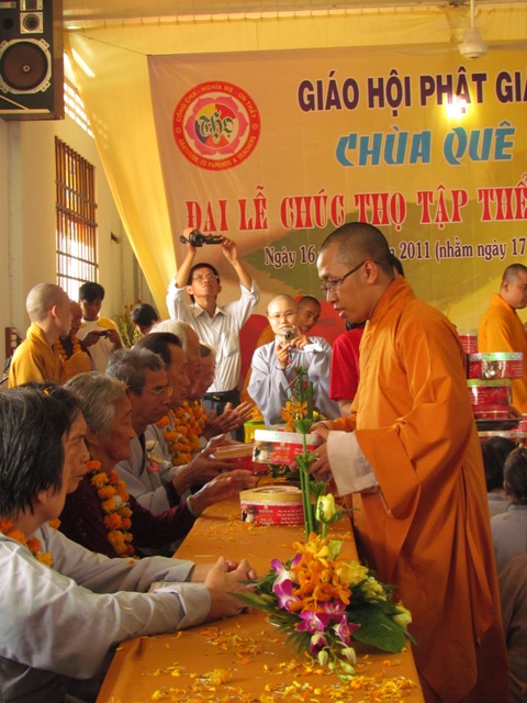 Đồng Tháp: Thiêng liêng và ý nghĩa lễ chúc thọ tập thể  tại chùa Quê Hương