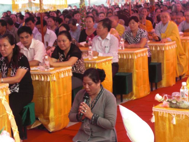 Quảng Ninh: 1000 Tăng Ni và Phật tử dự lễ Vu Lan và dâng Pháp Y tại chùa Xuân Lan
