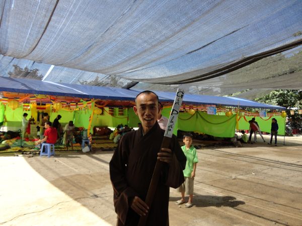 Khóa Tu Mùa Hè tại Bình Định Ngày Đầu Với Hội Cắm Hoa Dâng Phật