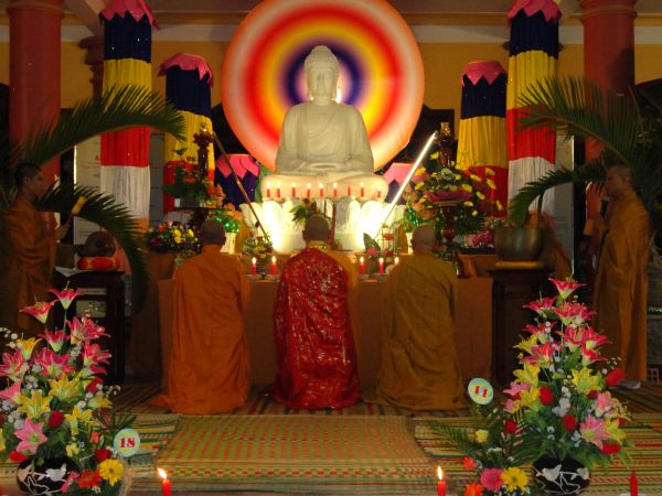 Hùng Tráng Đêm Thắp Nến Tri Ân Tại Khóa Tu Mùa Hè – Bình Định