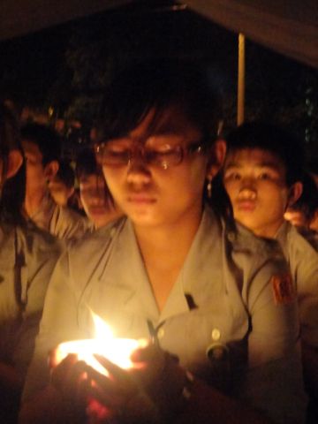 Hùng Tráng Đêm Thắp Nến Tri Ân Tại Khóa Tu Mùa Hè – Bình Định