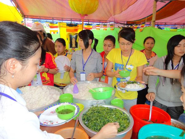 Háo Hức Ngày Hội Ẩm Thực Quê Em – Khóa Tu Mùa Hè Bình Định