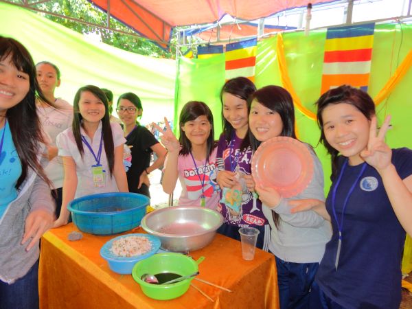 Háo Hức Ngày Hội Ẩm Thực Quê Em – Khóa Tu Mùa Hè Bình Định