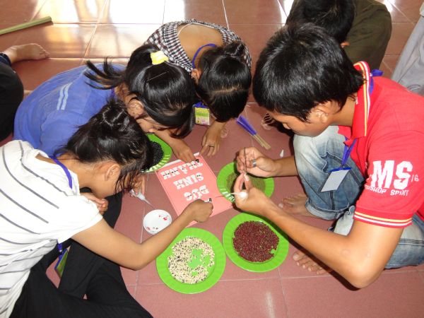 Vui Nhộn Các Trò Chơi Dân Gian Tại Khóa Tu Mùa Hè Bình Định