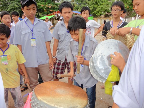 Vui Nhộn Các Trò Chơi Dân Gian Tại Khóa Tu Mùa Hè Bình Định