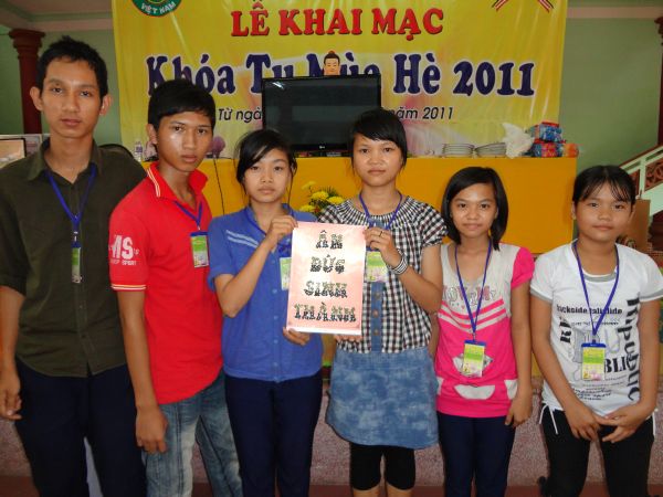 Vui Nhộn Các Trò Chơi Dân Gian Tại Khóa Tu Mùa Hè Bình Định