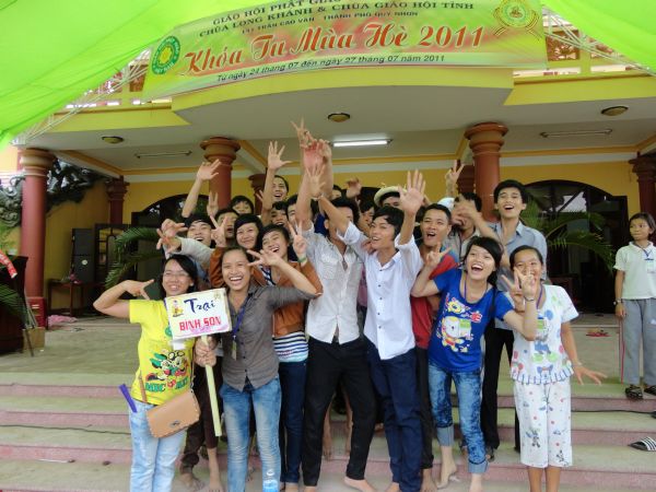 Vui Nhộn Các Trò Chơi Dân Gian Tại Khóa Tu Mùa Hè Bình Định