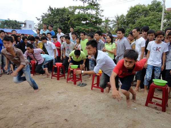 Vui Nhộn Các Trò Chơi Dân Gian Tại Khóa Tu Mùa Hè Bình Định