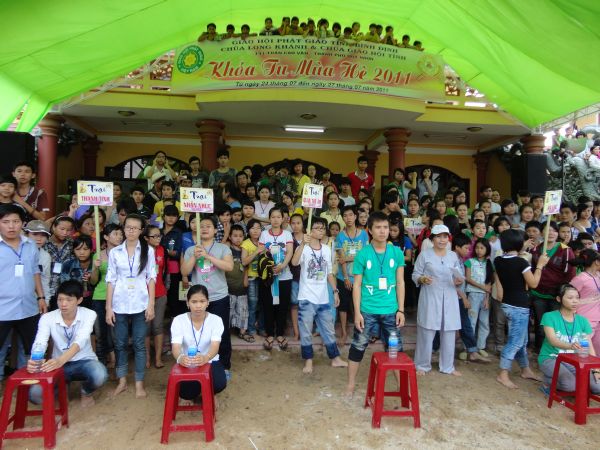 Vui Nhộn Các Trò Chơi Dân Gian Tại Khóa Tu Mùa Hè Bình Định