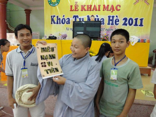 Vui Nhộn Các Trò Chơi Dân Gian Tại Khóa Tu Mùa Hè Bình Định