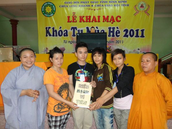 Vui Nhộn Các Trò Chơi Dân Gian Tại Khóa Tu Mùa Hè Bình Định