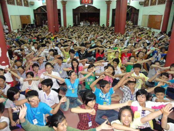 Vui Nhộn Các Trò Chơi Dân Gian Tại Khóa Tu Mùa Hè Bình Định