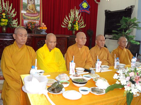 Hóc Môn: Đại lễ Vu lan cúng dường bá phạn bá tăng