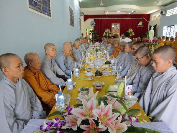 Hóc Môn: Đại lễ Vu lan cúng dường bá phạn bá tăng
