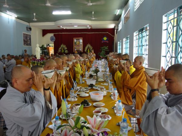 Hóc Môn: Đại lễ Vu lan cúng dường bá phạn bá tăng