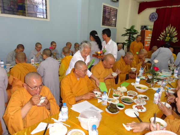Hóc Môn: Đại lễ Vu lan cúng dường bá phạn bá tăng