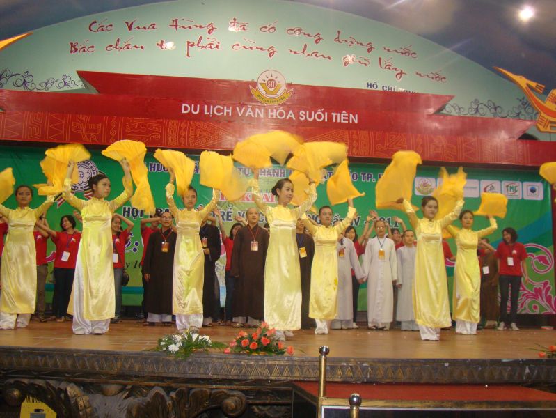 Hội trại Tuổi trẻ &amp; Cuộc sống lần IV: sôi nổi đêm tổng kết văn nghệ