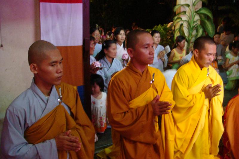 Bình Thuận: Lễ Tắm Phật được cử hành nghiêm trang tại Chùa Long Sơn – Phan Thiết