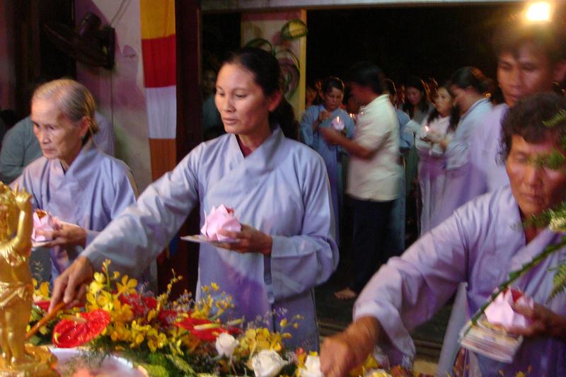 Bình Thuận: Lễ Tắm Phật được cử hành nghiêm trang tại Chùa Long Sơn – Phan Thiết