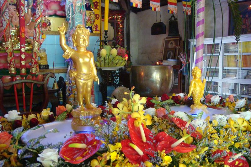 Bình Thuận: Lễ Tắm Phật được cử hành nghiêm trang tại Chùa Long Sơn – Phan Thiết