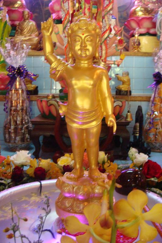 Bình Thuận: Lễ Tắm Phật được cử hành nghiêm trang tại Chùa Long Sơn – Phan Thiết