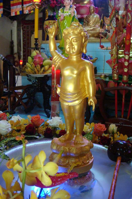 Bình Thuận: Lễ Tắm Phật được cử hành nghiêm trang tại Chùa Long Sơn – Phan Thiết