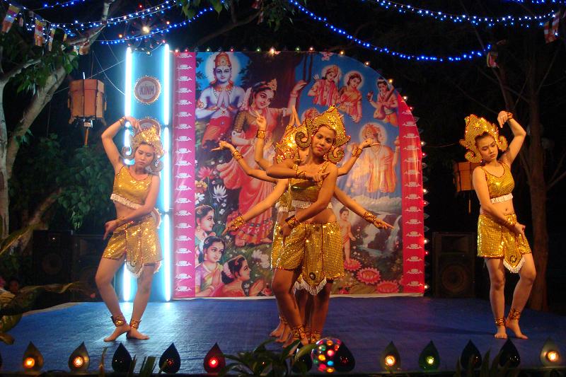 Bình Thuận: Lễ Tắm Phật được cử hành nghiêm trang tại Chùa Long Sơn – Phan Thiết