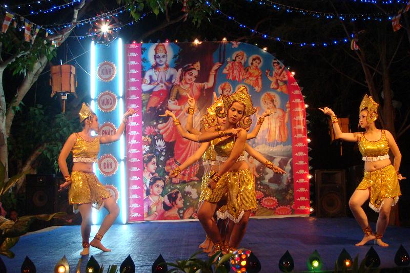 Bình Thuận: Lễ Tắm Phật được cử hành nghiêm trang tại Chùa Long Sơn – Phan Thiết