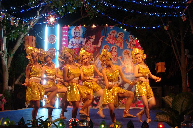 Bình Thuận: Lễ Tắm Phật được cử hành nghiêm trang tại Chùa Long Sơn – Phan Thiết