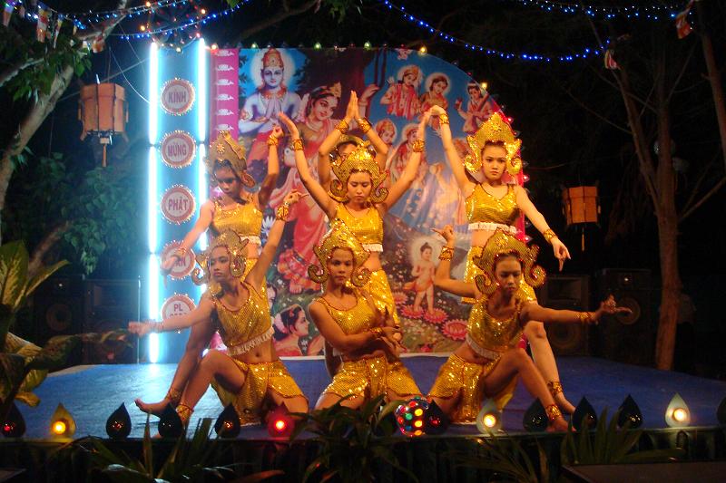Bình Thuận: Lễ Tắm Phật được cử hành nghiêm trang tại Chùa Long Sơn – Phan Thiết