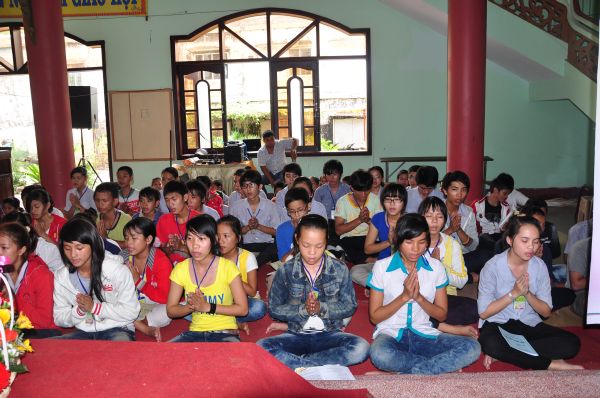 Tưng Bừng Đêm Cống Hiến Văn Nghệ Và Duyên Dáng Áo Lam Tại Khóa Tu Mùa Hè – Bình Định