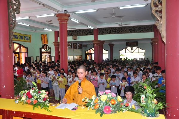 Tưng Bừng Đêm Cống Hiến Văn Nghệ Và Duyên Dáng Áo Lam Tại Khóa Tu Mùa Hè – Bình Định