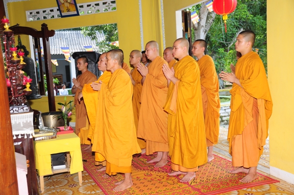 Bình Thuận: Tịnh xá Ngọc Sơn tổ chức lễ bồng hồng cài áo