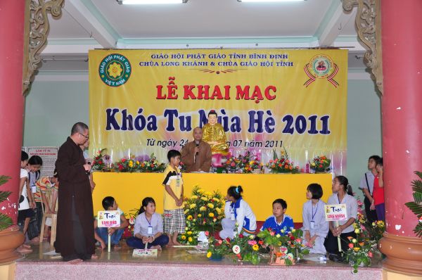 Tưng Bừng Đêm Cống Hiến Văn Nghệ Và Duyên Dáng Áo Lam Tại Khóa Tu Mùa Hè – Bình Định