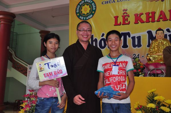 Tưng Bừng Đêm Cống Hiến Văn Nghệ Và Duyên Dáng Áo Lam Tại Khóa Tu Mùa Hè – Bình Định