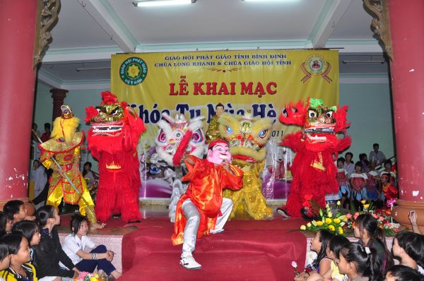 Tưng Bừng Đêm Cống Hiến Văn Nghệ Và Duyên Dáng Áo Lam Tại Khóa Tu Mùa Hè – Bình Định