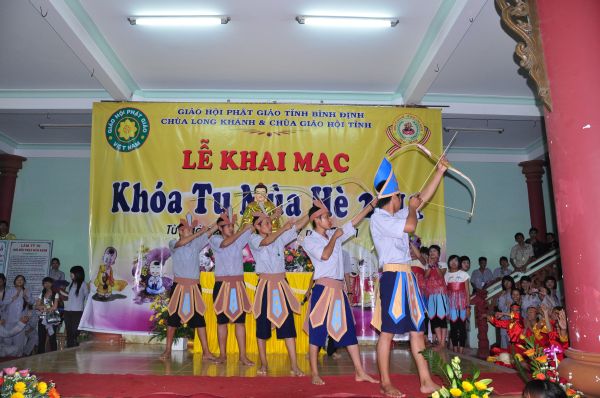 Tưng Bừng Đêm Cống Hiến Văn Nghệ Và Duyên Dáng Áo Lam Tại Khóa Tu Mùa Hè – Bình Định