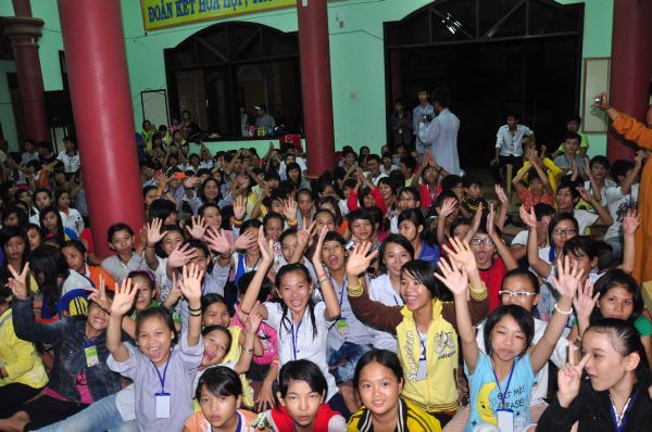 Tưng Bừng Đêm Cống Hiến Văn Nghệ Và Duyên Dáng Áo Lam Tại Khóa Tu Mùa Hè – Bình Định