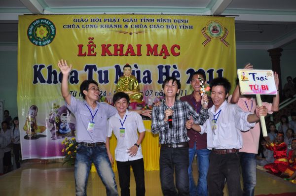 Tưng Bừng Đêm Cống Hiến Văn Nghệ Và Duyên Dáng Áo Lam Tại Khóa Tu Mùa Hè – Bình Định