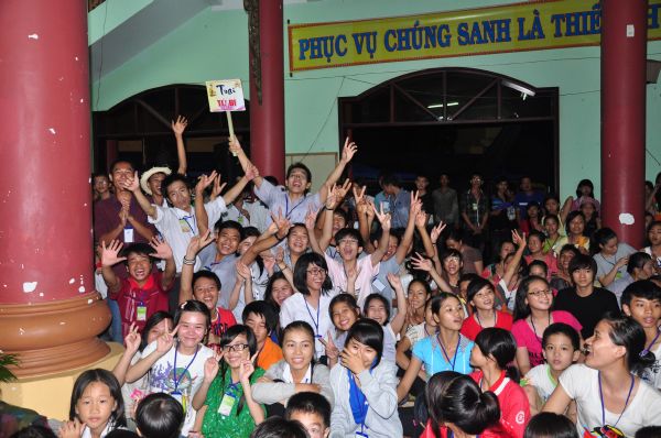 Tưng Bừng Đêm Cống Hiến Văn Nghệ Và Duyên Dáng Áo Lam Tại Khóa Tu Mùa Hè – Bình Định