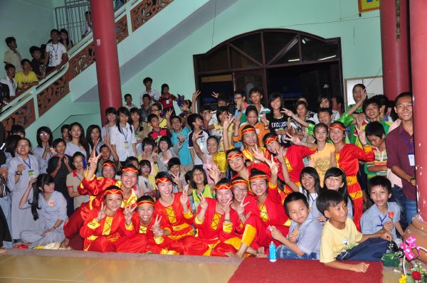 Tưng Bừng Đêm Cống Hiến Văn Nghệ Và Duyên Dáng Áo Lam Tại Khóa Tu Mùa Hè – Bình Định