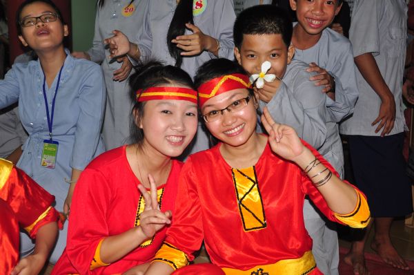 Tưng Bừng Đêm Cống Hiến Văn Nghệ Và Duyên Dáng Áo Lam Tại Khóa Tu Mùa Hè – Bình Định