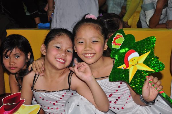 Tưng Bừng Đêm Cống Hiến Văn Nghệ Và Duyên Dáng Áo Lam Tại Khóa Tu Mùa Hè – Bình Định