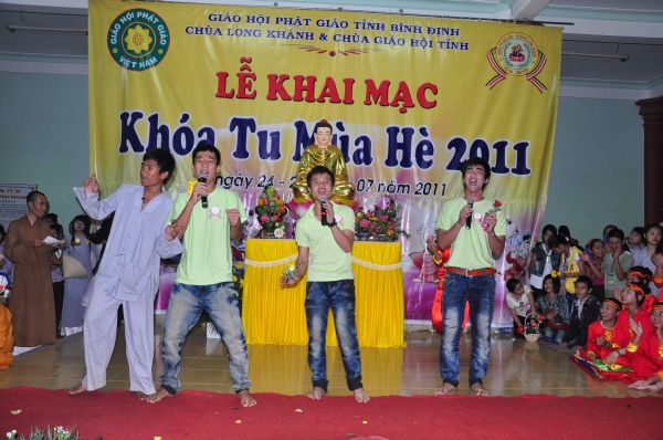 Tưng Bừng Đêm Cống Hiến Văn Nghệ Và Duyên Dáng Áo Lam Tại Khóa Tu Mùa Hè – Bình Định