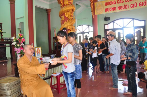 Vui Nhộn Các Trò Chơi Dân Gian Tại Khóa Tu Mùa Hè Bình Định