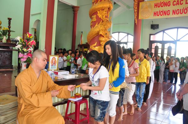 Vui Nhộn Các Trò Chơi Dân Gian Tại Khóa Tu Mùa Hè Bình Định