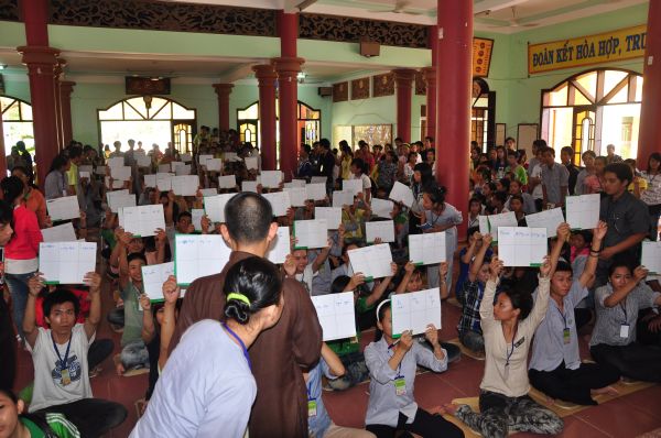 Vui Nhộn Các Trò Chơi Dân Gian Tại Khóa Tu Mùa Hè Bình Định