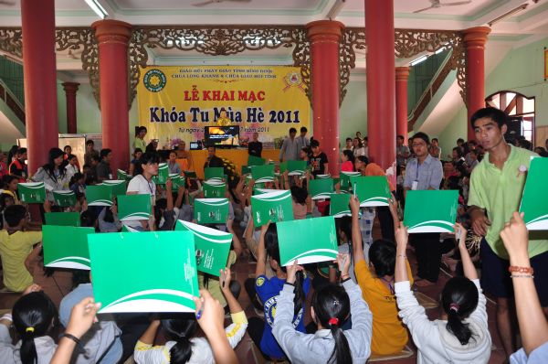 Vui Nhộn Các Trò Chơi Dân Gian Tại Khóa Tu Mùa Hè Bình Định