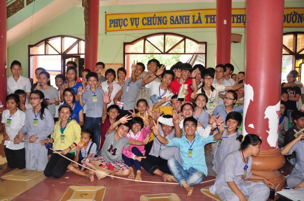 Vui Nhộn Các Trò Chơi Dân Gian Tại Khóa Tu Mùa Hè Bình Định