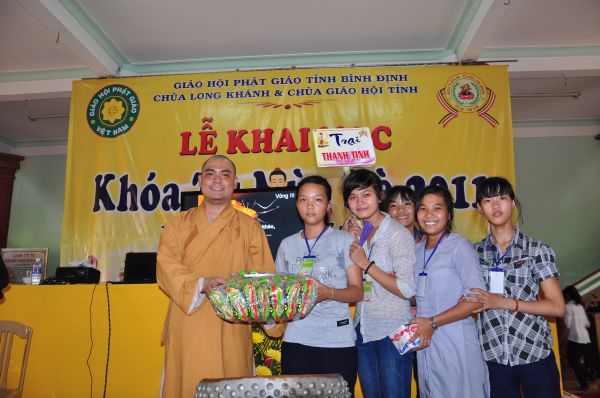 Vui Nhộn Các Trò Chơi Dân Gian Tại Khóa Tu Mùa Hè Bình Định